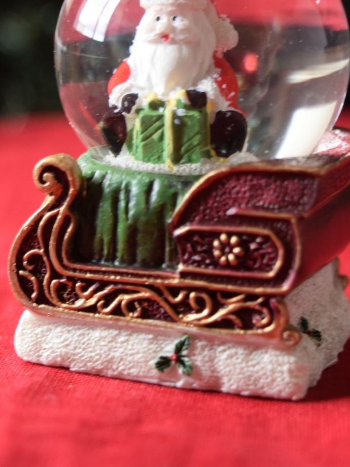 クリスマス気分を盛り上げてくれる小さなスノードーム（サンタ）(cm