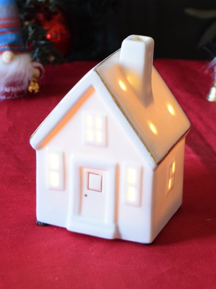 LEDライトが付いたセラミックのお家