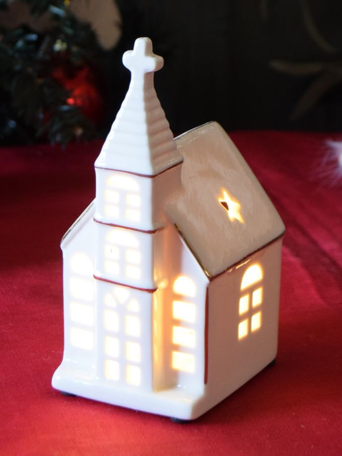 LEDライトが付いたセラミックの教会