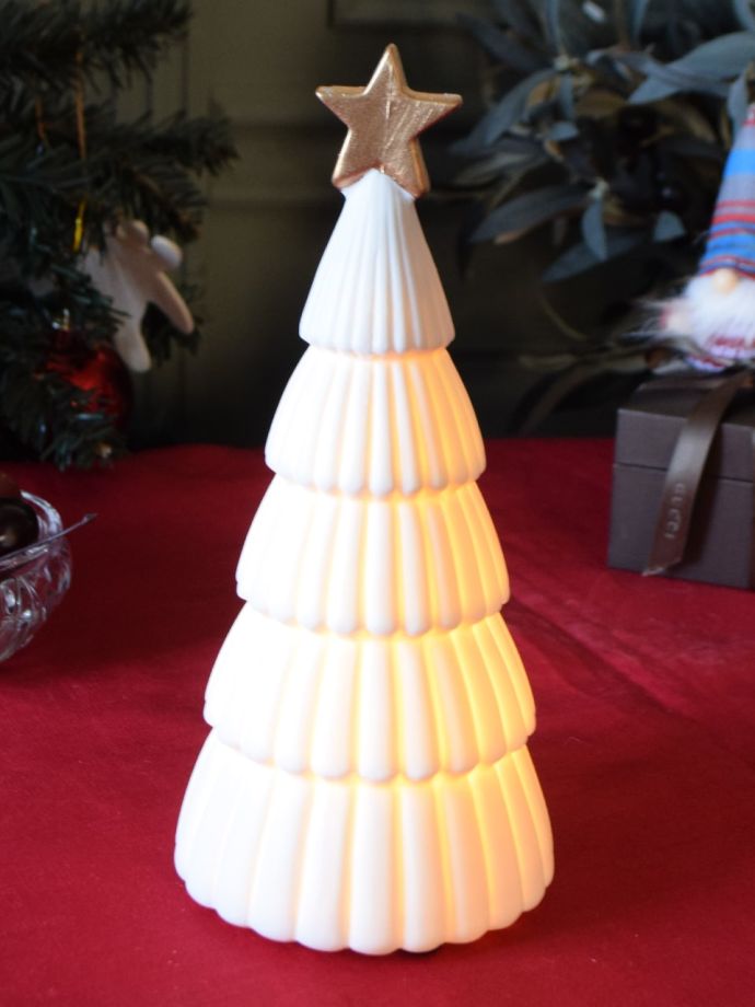 LEDライトが付いたセラミックのツリー