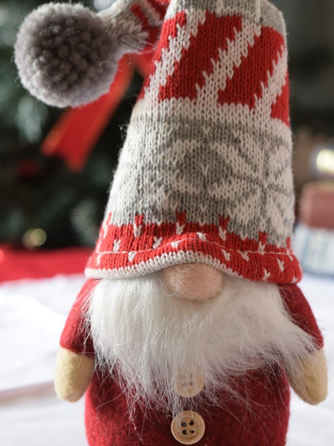 幸せを運んでくるトムテの人形