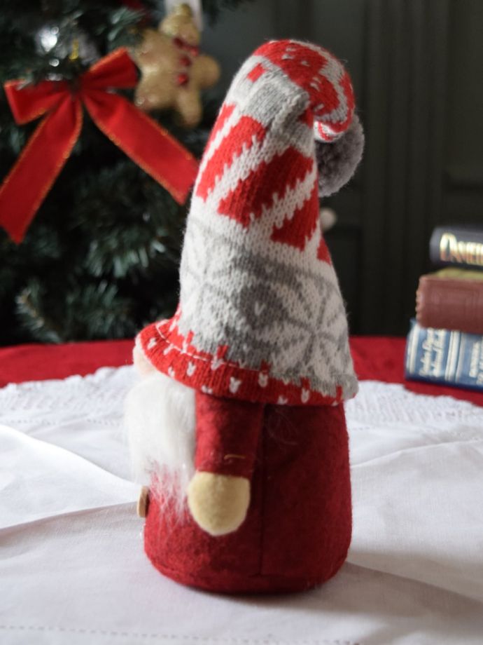 北欧の妖精トムテの横顔