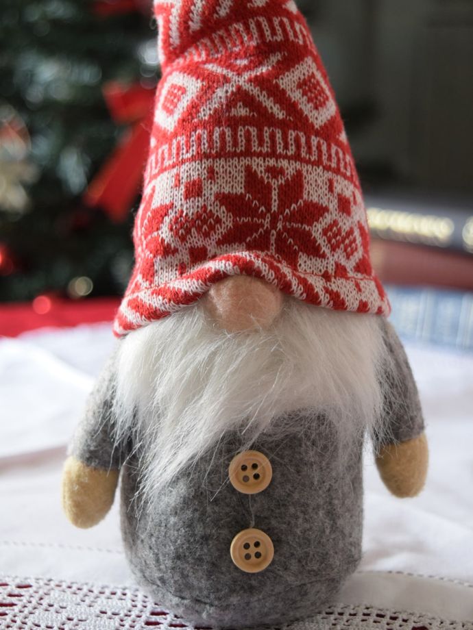 幸せを運んでくるトムテの人形