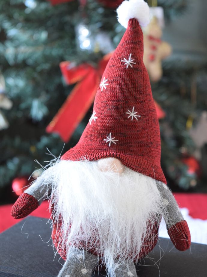 幸せを運んでくるトムテの人形