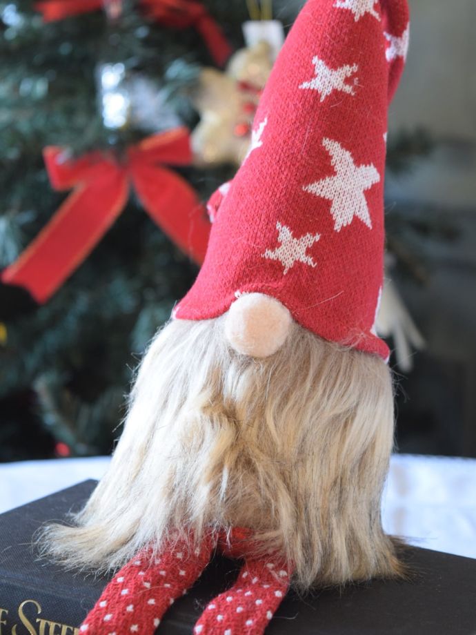 幸せを運んでくるトムテの人形