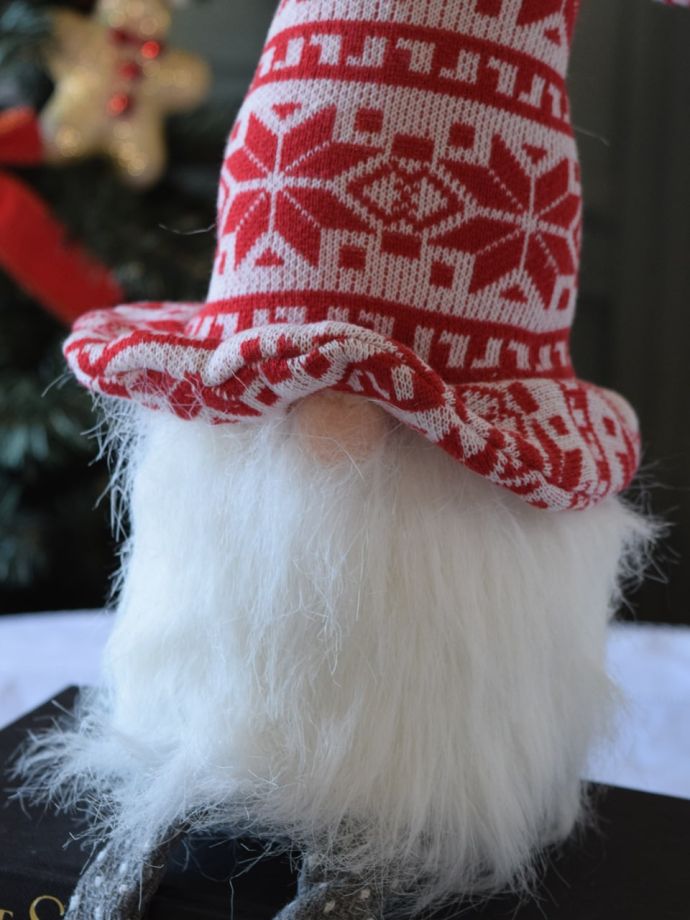 幸せを運んでくるトムテの人形