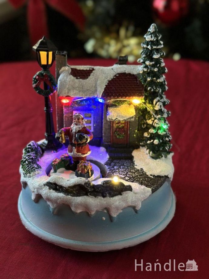 ライトが付いたセラミックのツリー