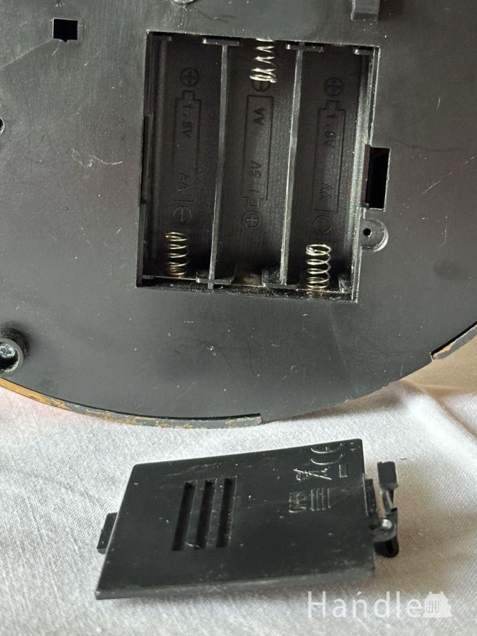 電池3本で点灯します。