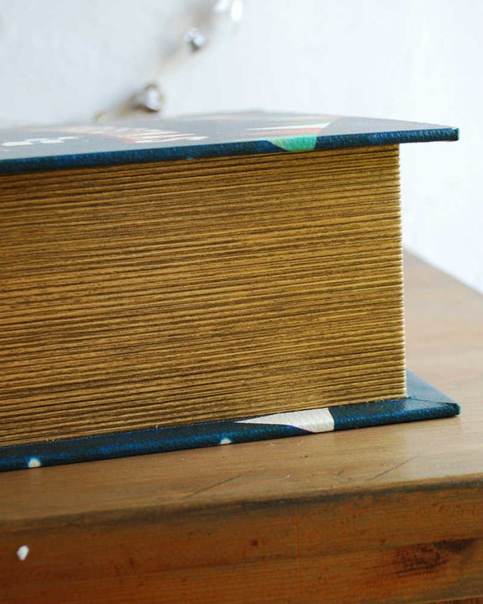 リビング雑貨　クリスマス用　ブックボックス（クリスマスピッグ）。本物と間違えてしまいそうなほど凝っています。(cm-87)