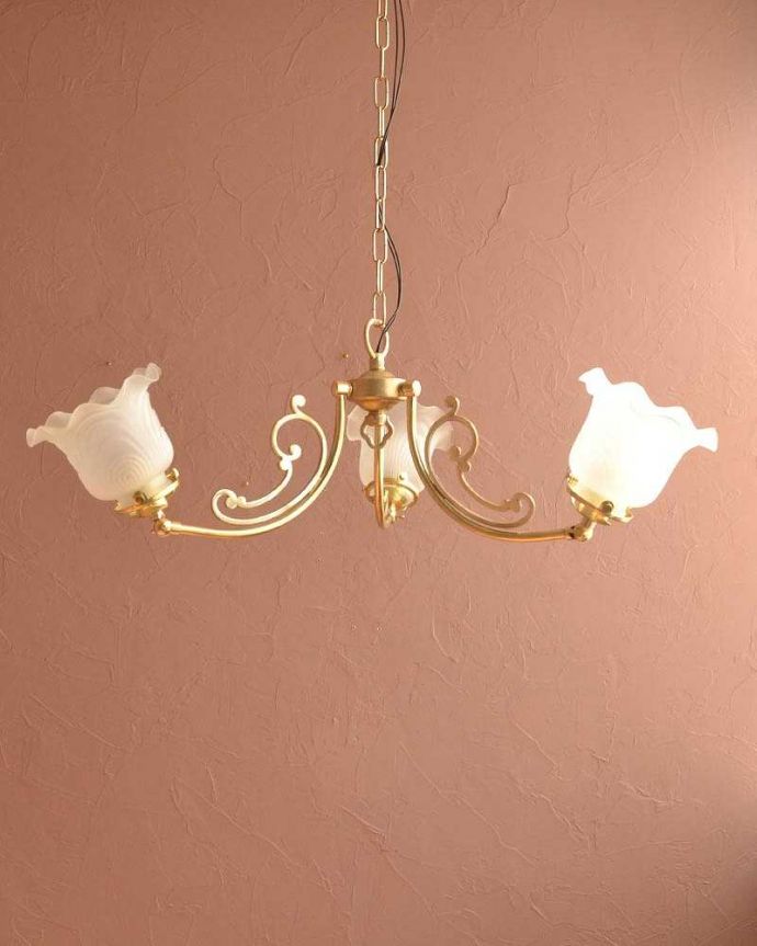 シャンデリア　照明・ライティング　スズランが咲いたデザインが可愛いアンティーク風のガラスシェード付きシャンデリア（3灯・電球なし）。。(cr-506-g)