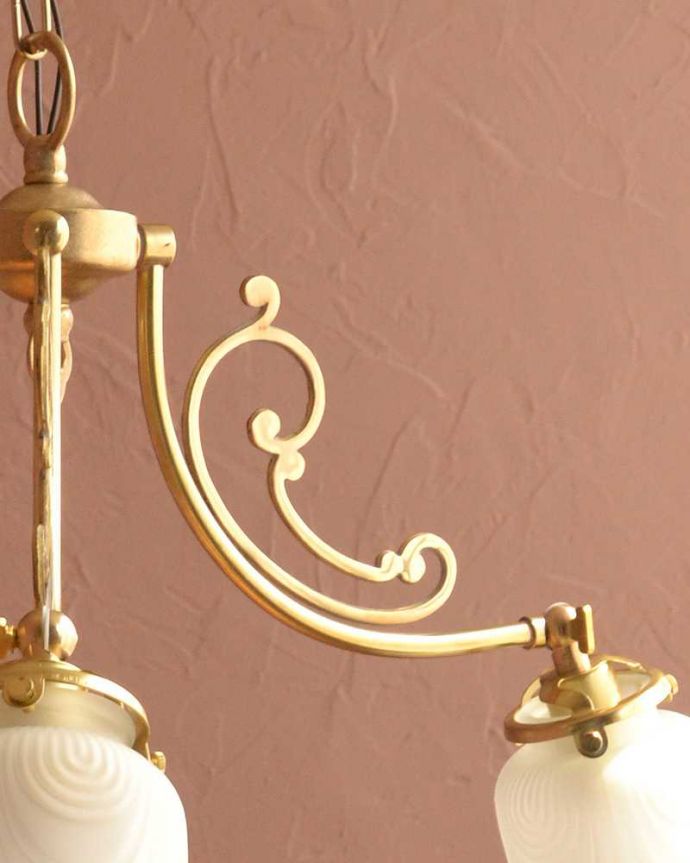 シャンデリア　照明・ライティング　スズランが咲いたデザインが可愛いアンティーク風のガラスシェード付きシャンデリア（3灯・電球なし）。。(cr-506-g)