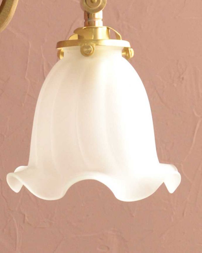 シャンデリア　照明・ライティング　ふんわりと女性らしいフロストガラスシェードのアンティーク風シャンデリア（2灯・電球なし）。。(cr-509-g)