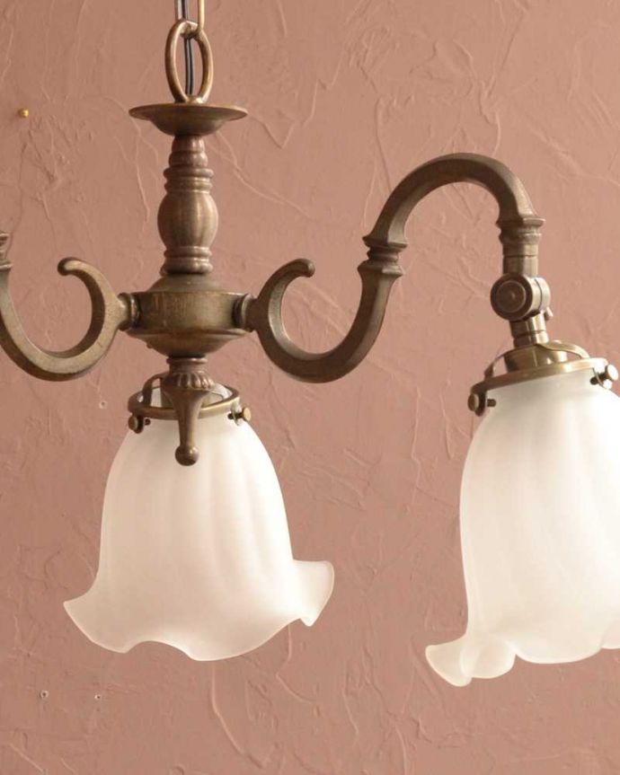 シャンデリア　照明・ライティング　ふんわりと女性らしいフロストガラスシェードのアンティーク風シャンデリア（アンティーク色・3灯・電球なし）。。(cr-510-a)