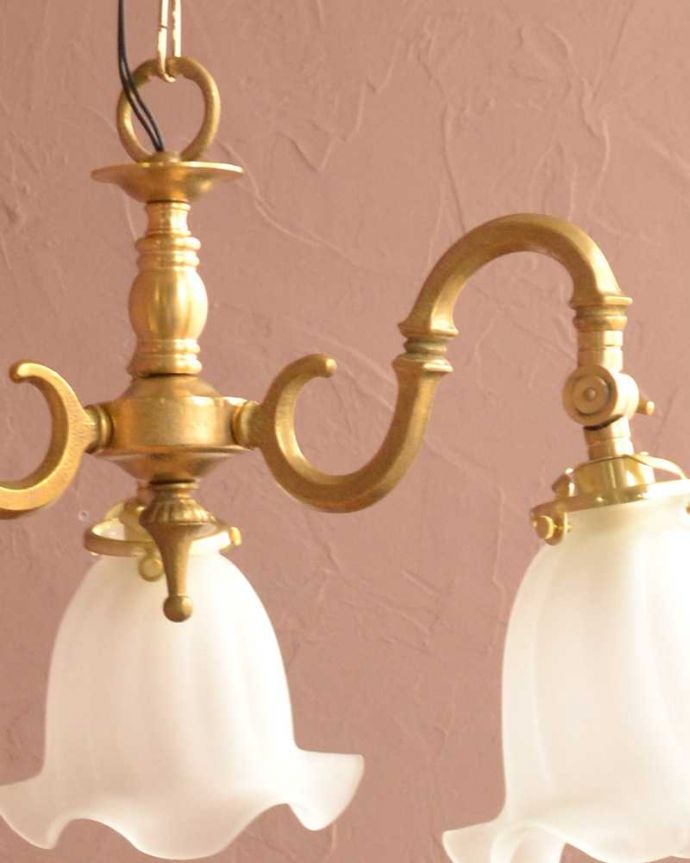 シャンデリア　照明・ライティング　ふんわりと女性らしいフロストガラスシェードのアンティーク風シャンデリア（3灯・電球なし）。。(cr-510-g)