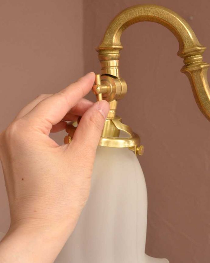 シャンデリア　照明・ライティング　ふんわりと女性らしいフロストガラスシェードのアンティーク風シャンデリア（3灯・電球なし）。。(cr-510-g)