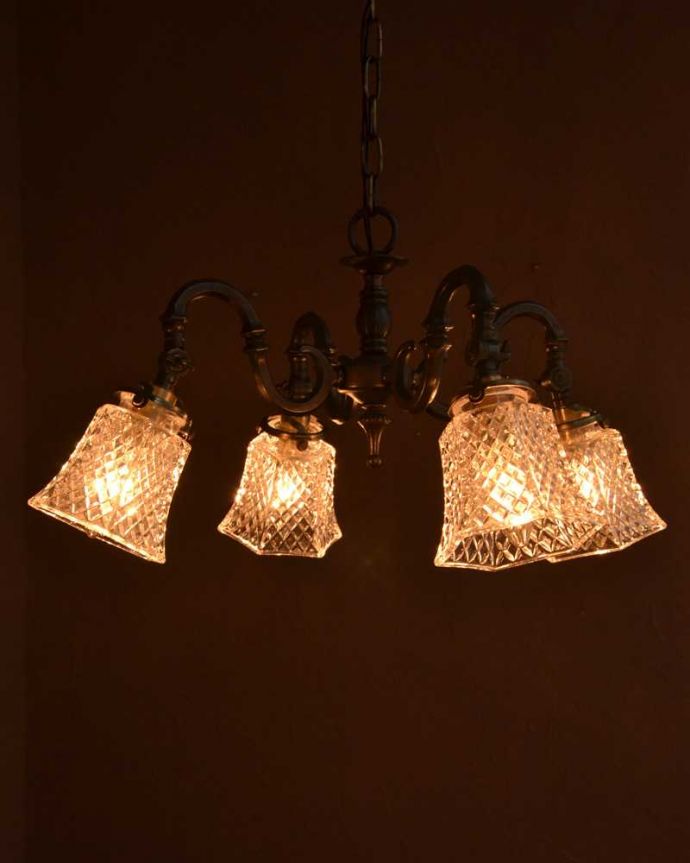 シャンデリア　照明・ライティング　ダイヤカットがキラキラ輝くアンティーク風シャンデリア（アンティーク色・4灯・電球なし）。。(cr-511-aB)