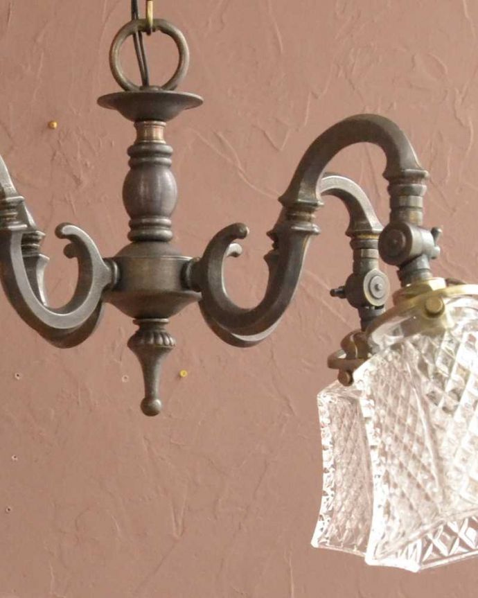 シャンデリア　照明・ライティング　ダイヤカットがキラキラ輝くアンティーク風シャンデリア（アンティーク色・4灯・電球なし）。。(cr-511-aB)