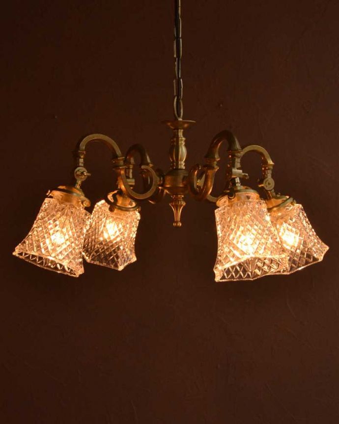 シャンデリア　照明・ライティング　ダイヤカットがキラキラ輝くアンティーク風シャンデリア（4灯・電球なし）。。(cr-511-gB)