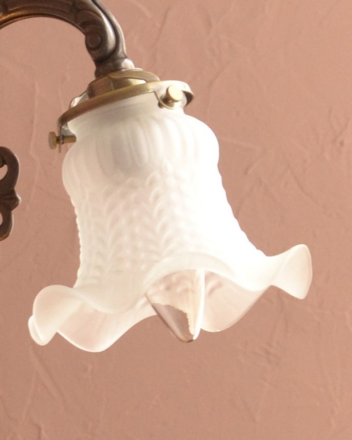 シャンデリア　照明・ライティング　アンティークをモチーフにした可愛いシェードのアンティーク風シャンデリア（アンティーク色・3灯・電球なし）。。(cr-512-a)