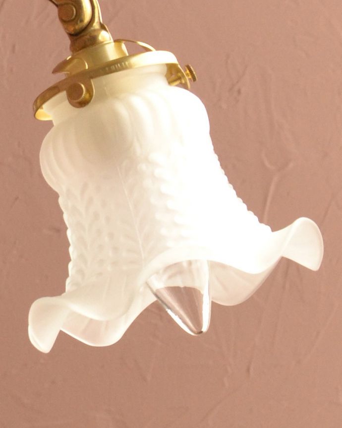 シャンデリア　照明・ライティング　アンティークをモチーフにした可愛いシェードのアンティーク風シャンデリア（3灯・電球なし）。。(cr-512-g)