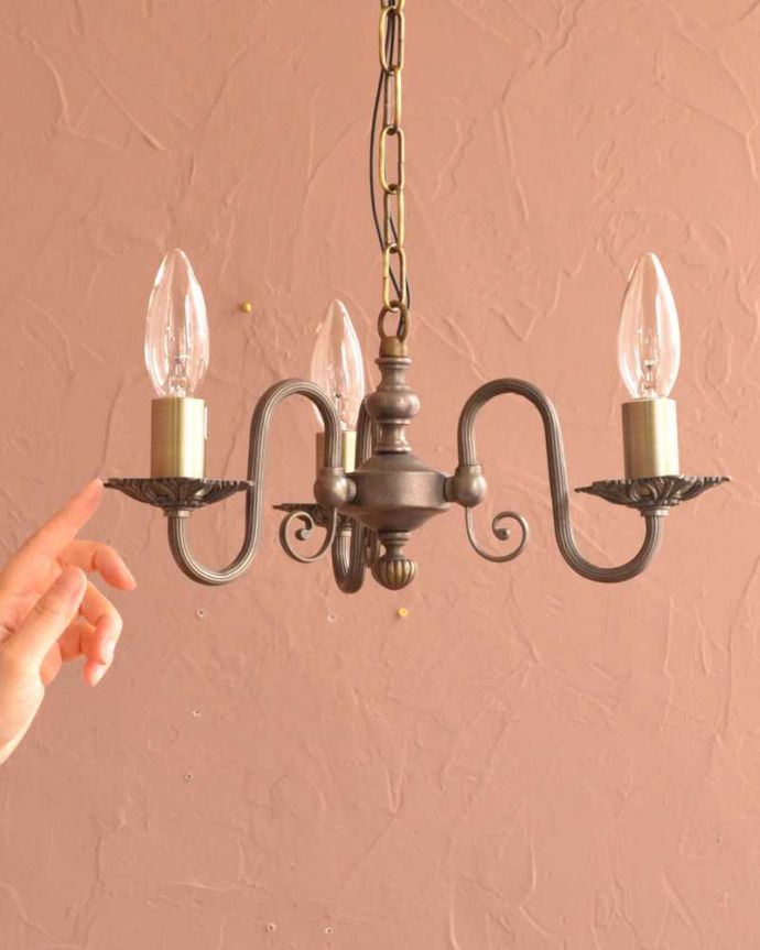 おしゃれな真鍮製のシャンデリア