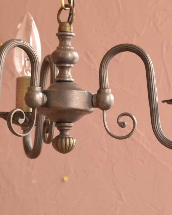 真鍮製のシャンデリア