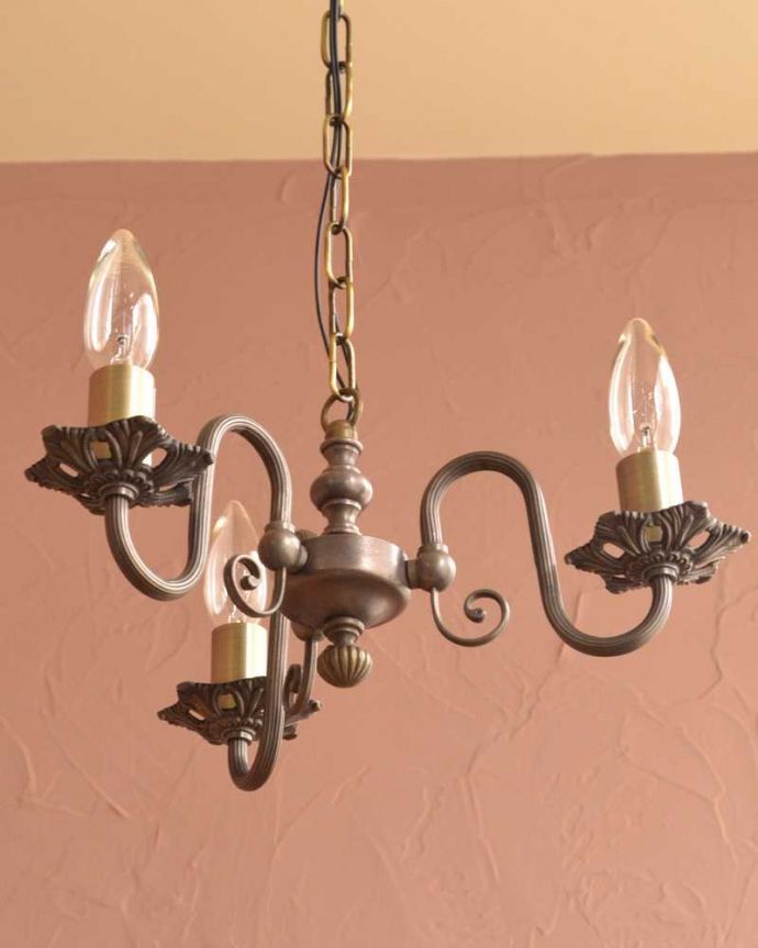 真鍮のおしゃれなシャンデリア