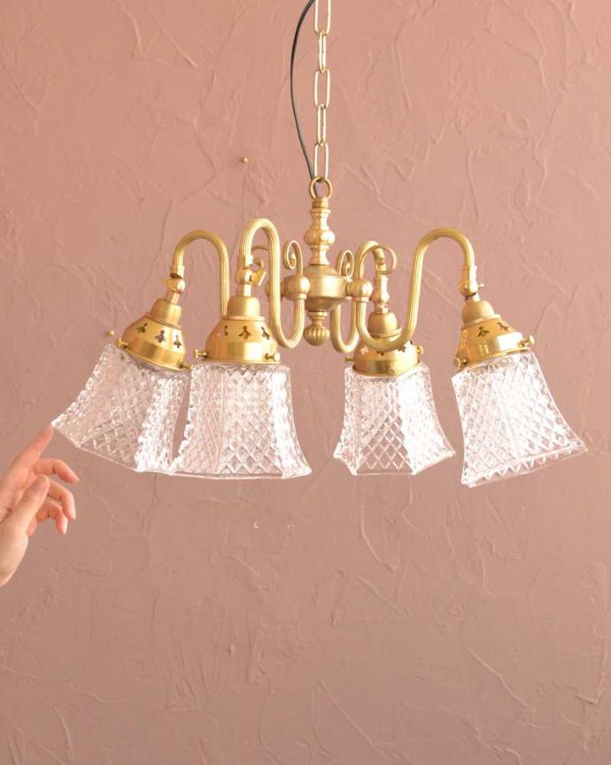 シャンデリア　照明・ライティング　ダイヤカットがキラキラ輝くアンティーク風シャンデリア（4灯・電球なし）。。(cr-514-g)