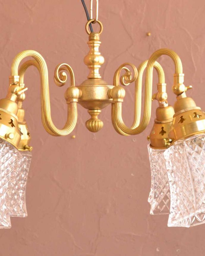 シャンデリア　照明・ライティング　ダイヤカットがキラキラ輝くアンティーク風シャンデリア（4灯・電球なし）。。(cr-514-g)