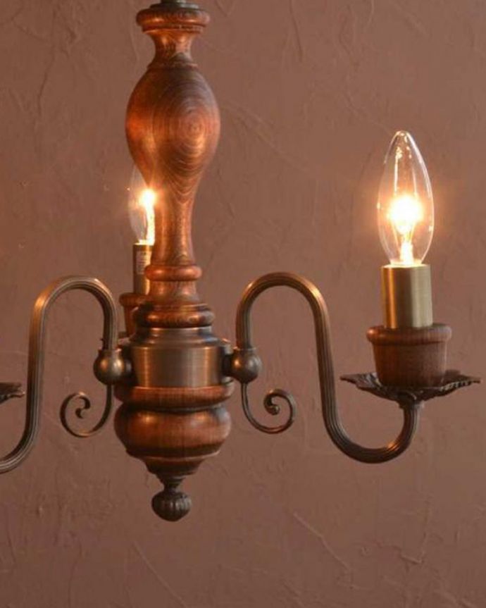 シャンデリアの優しい灯り