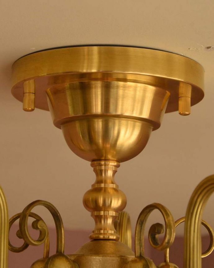シャンデリア　照明・ライティング　シーリングタイプのアンティーク風真鍮製シャンデリア（5灯・電球なし） 。カバーも付いています。(cr-519-g)
