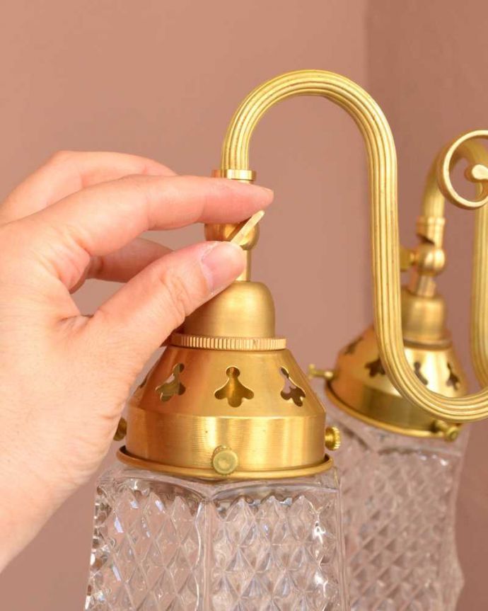 シャンデリア　照明・ライティング　シーリングタイプのアンティーク風真鍮製シャンデリア（5灯・電球なし） 。角度調整できます好きな角度でシェードの固定することが出来ます。(cr-519-g)