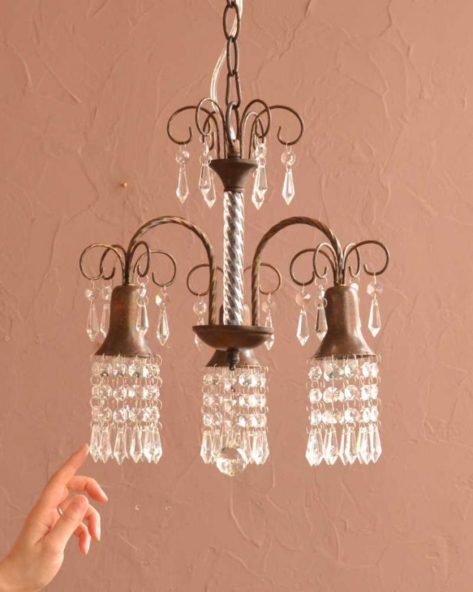 シャンデリア　照明・ライティング　ガラスのビーズが美しいアンティーク風のシャンデリア(3灯)（Ｅ17電球付） 。。(cr-527)