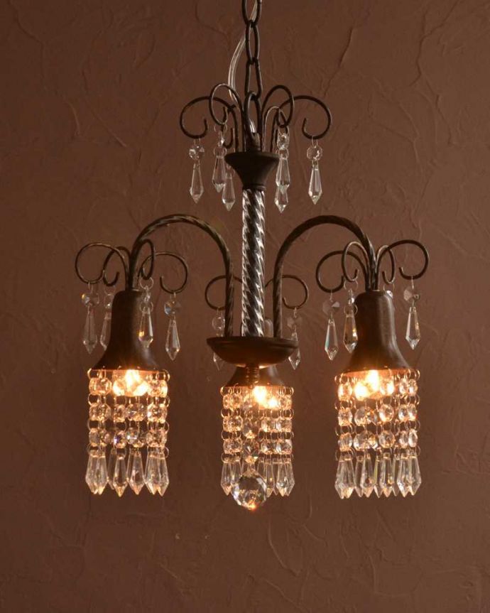 シャンデリア　照明・ライティング　ガラスのビーズが美しいアンティーク風のシャンデリア(3灯)（Ｅ17電球付） 。。(cr-527)