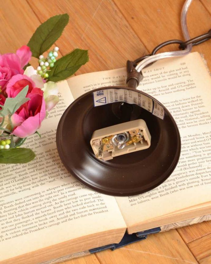 シャンデリア　照明・ライティング　ガラスのビーズが美しいアンティーク風のシャンデリア(3灯)（Ｅ17電球付） 。簡単に取り付け出来ます自分でも取り付け出来るように引っ掛けシーリング仕様に加工したので、簡単に取り付けが出来ます。(cr-527)