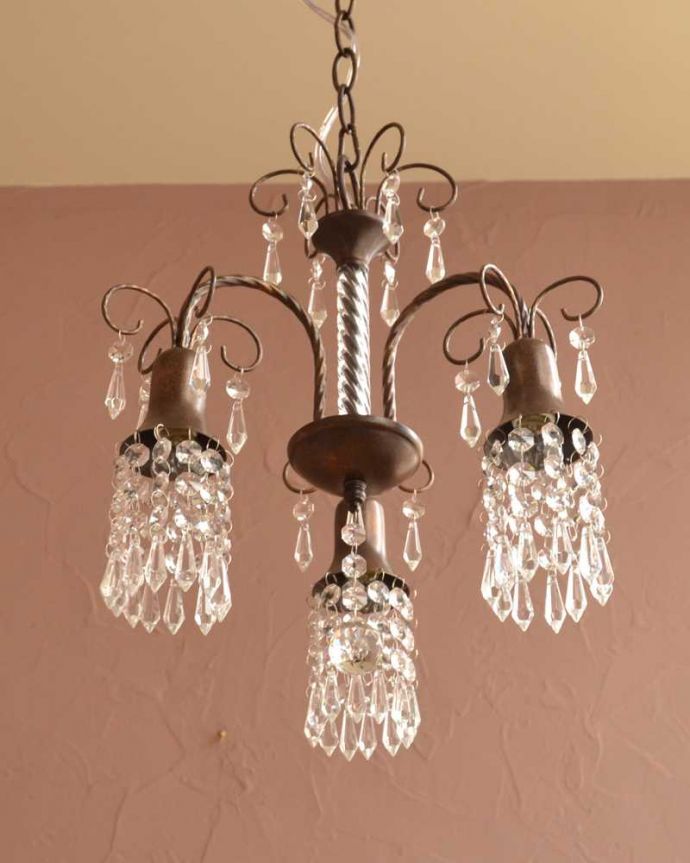 シャンデリア　照明・ライティング　ガラスのビーズが美しいアンティーク風のシャンデリア(3灯)（Ｅ17電球付） 。。(cr-527)