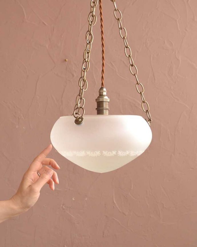 シャンデリア　照明・ライティング　フロストガラスにお花模様のハンギングボウル(E17シャンデリア球1灯付)。。(cr-529)