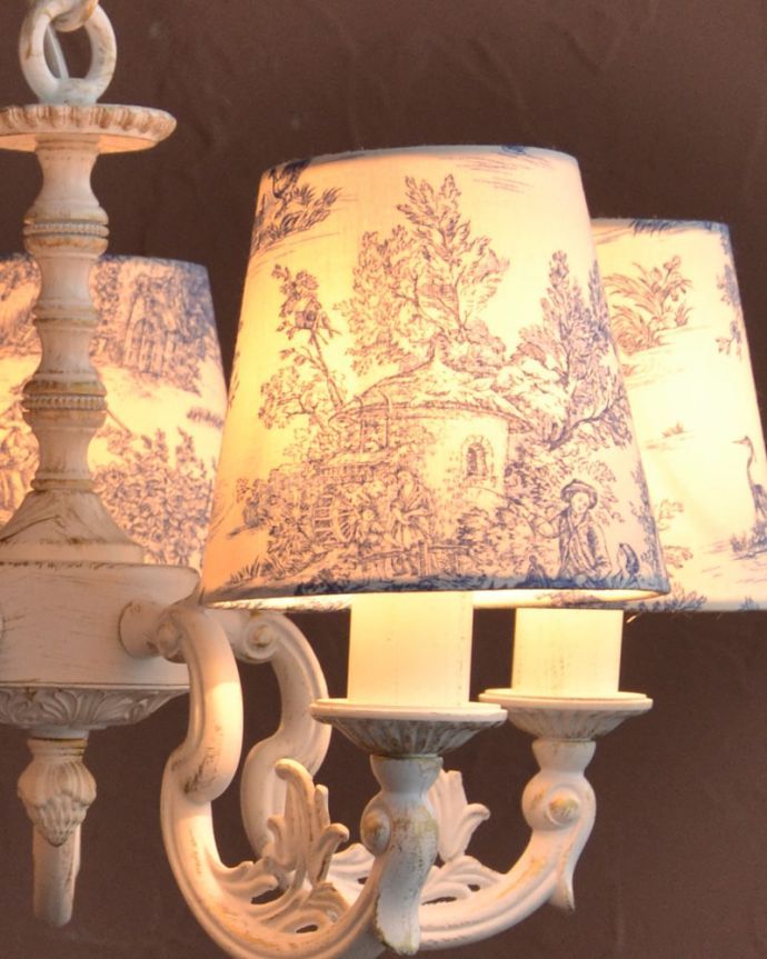 シャンデリア　照明・ライティング　フランス風の5灯シャンデリア(トワルド・ジュイ・ブルー・電球セット)。LEDも使えます口金はE17型40Wの電球をセットでお届けいたします。(cr-538)