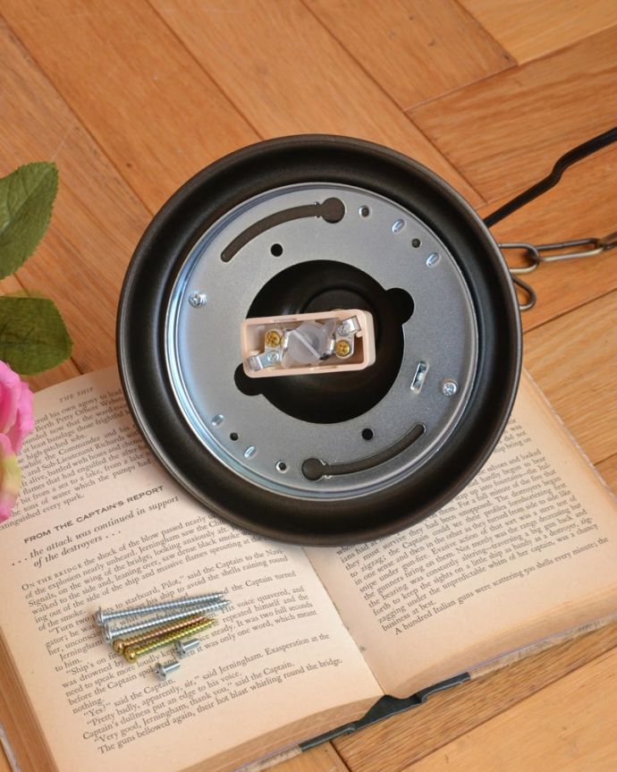 照明・ライティング シャンデリア3灯 引っ掛けタイプです取り付けが簡単な引っ掛けタイプで加工してあります。(cr-540)