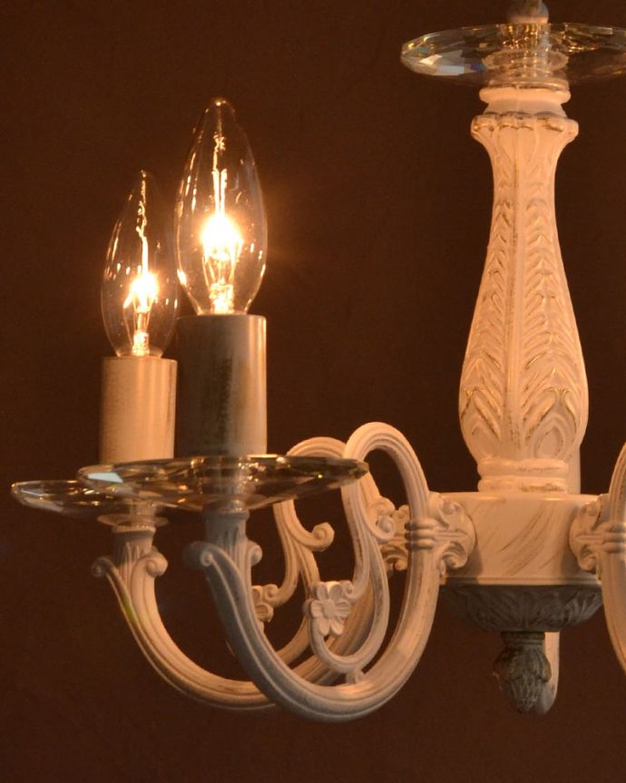 シャンデリア 照明・ライティング 5灯シャンデリア/WH LEDも使えます量販店でどこでも購入できる、日本球仕様(E17型)で仕上げてあります。(cr-542)