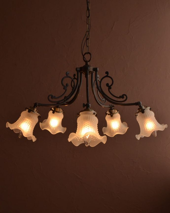 シャンデリア　照明・ライティング　アンティーク風のガラスシェード付きシャンデリア（アンティーク色・5灯・電球なし）　(cr-548-a)