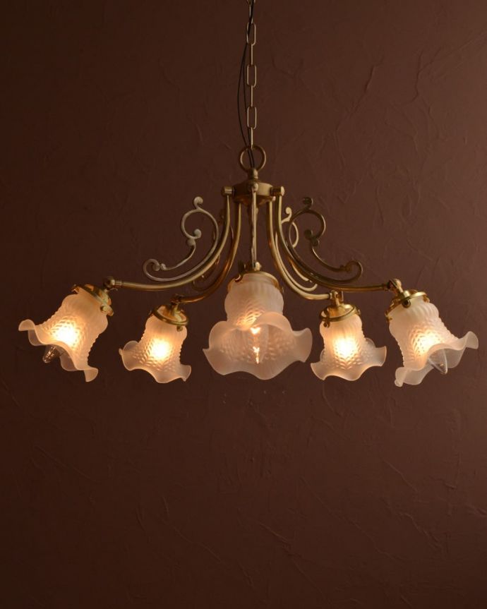 シャンデリア　照明・ライティング　アンティーク風照明、小さなお花が咲いたようなシャンデリア（5灯・電球なし）　(cr-548-g)