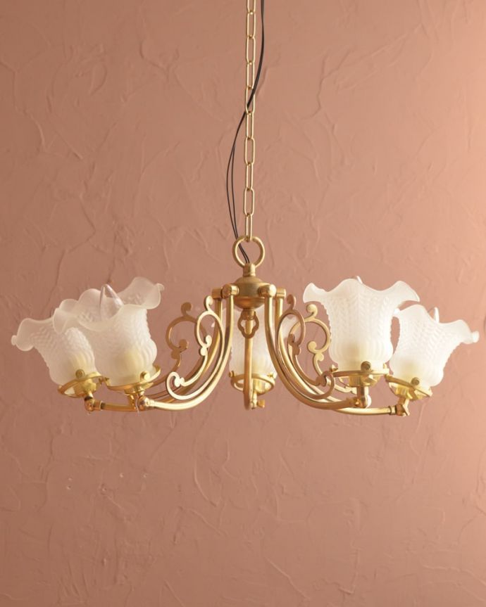 シャンデリア　照明・ライティング　スズランが咲いたデザインが可愛いアンティーク風のガラスシェード付きシャンデリア（5灯・電球なし）。。(cr-507-g)