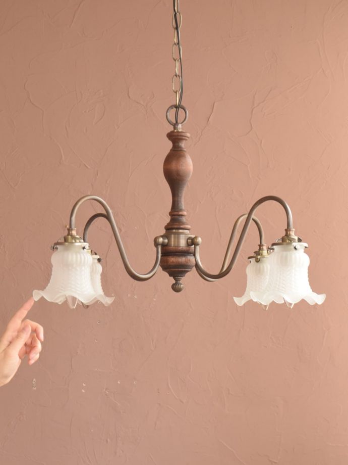 アンティーク調の照明、シャンデリア