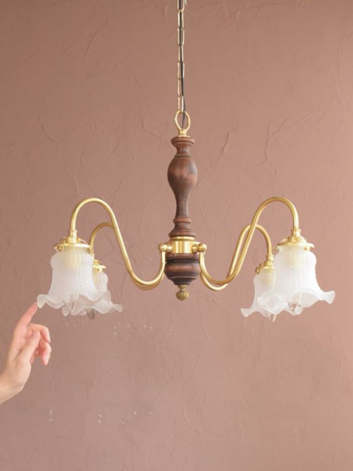 アンティーク調の照明、シャンデリア