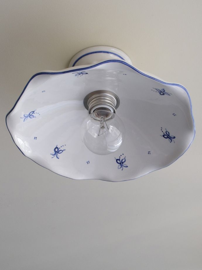 手描きの模様のシェード