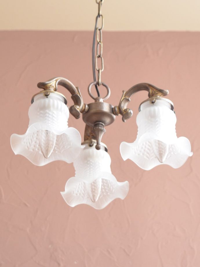 アンティーク調の真鍮製シャンデリア