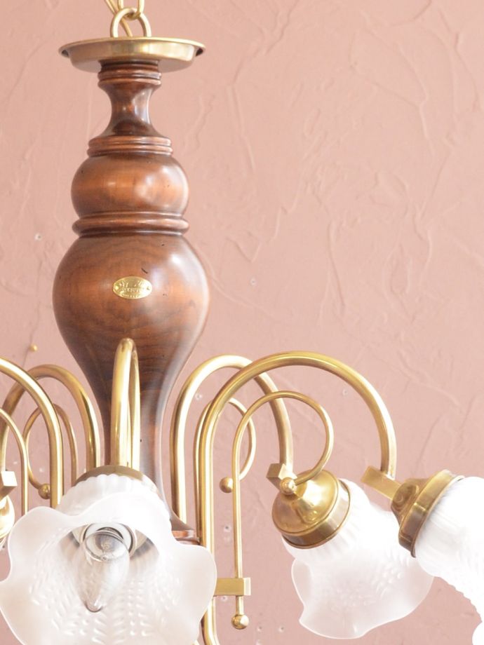 真鍮製のシャンデリア