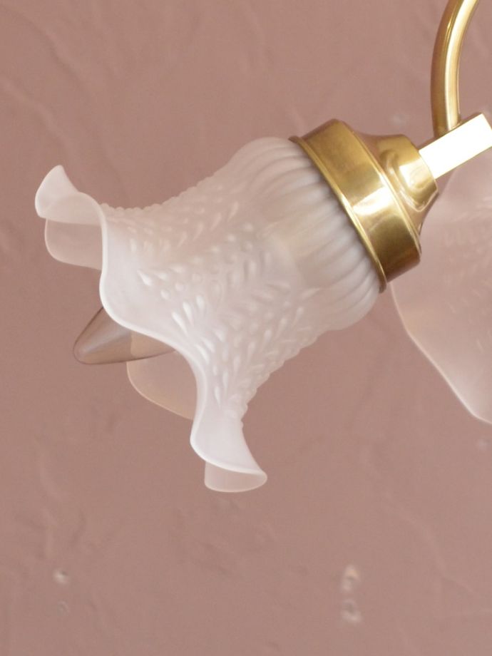 お花の形のガラスのシェード