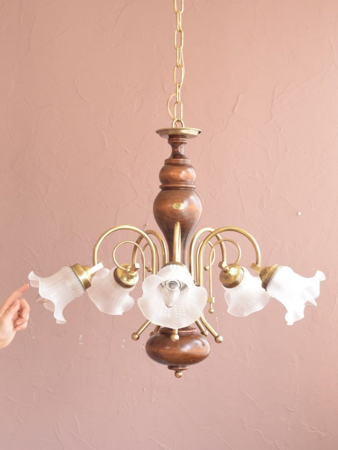 アンティーク風のおしゃれなシャンデリア